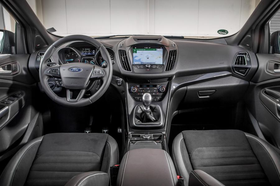 Торпедо Ford Kuga ST-Line 2016 года  (фото 4 из 32)